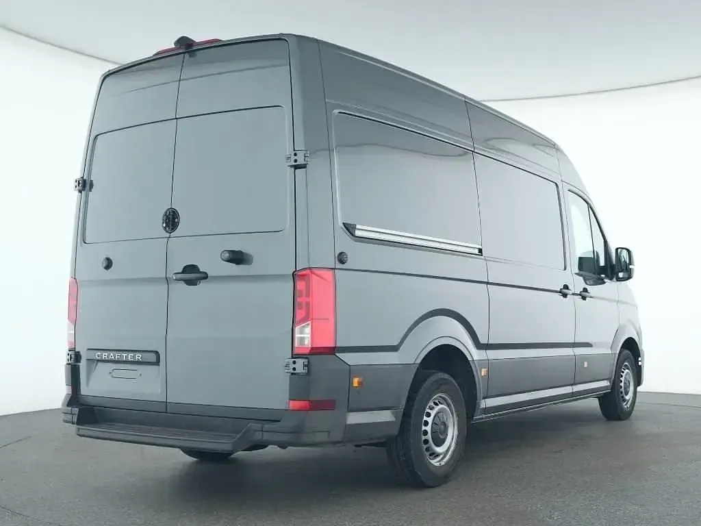 Gebraucht VW Crafter 140 PS (102 kW) 2025 Grau Van
