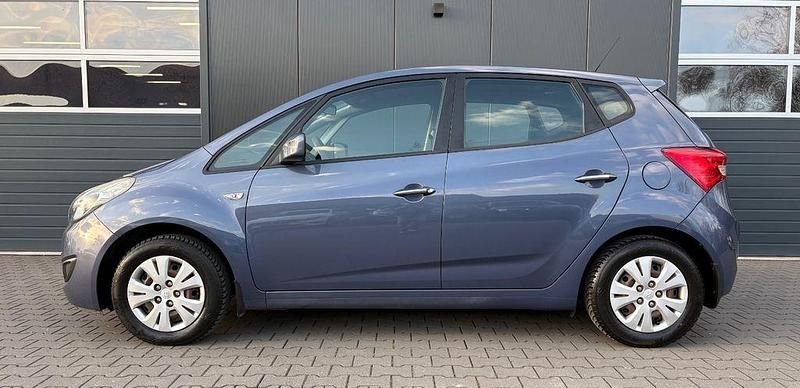 Gebraucht Hyundai ix20 92 PS (67 kW) 2013 Blau Kleinwagen