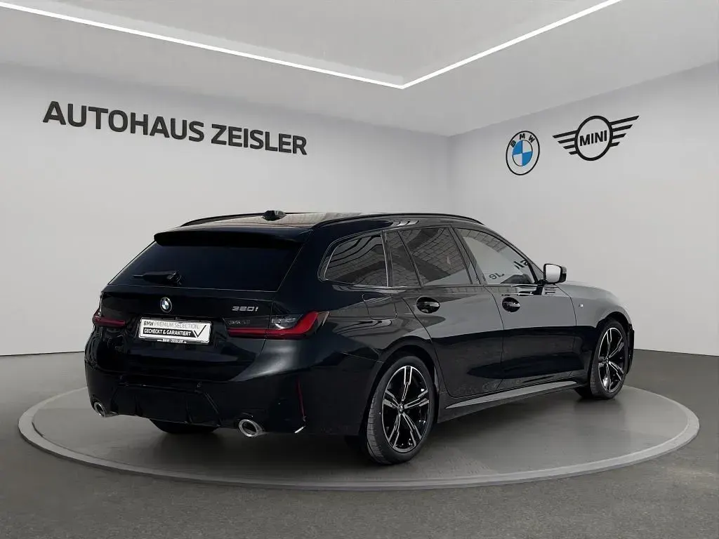Gebraucht BMW 320 M Sport 184 PS (135 kW) 2024 Saphirschwarz Kombi