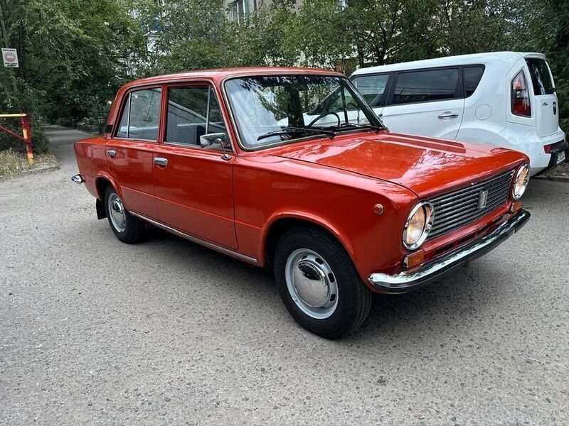 Rot Gebraucht 1985 Lada 1200 Limousine | 7.000 € - Bild 1/4