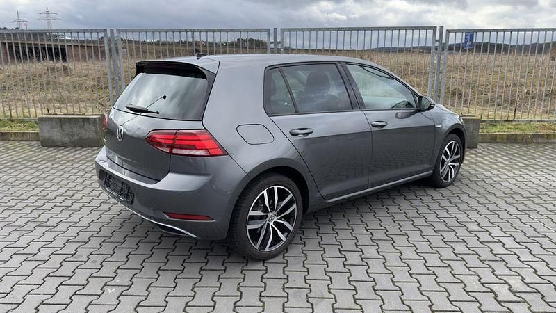 Gebraucht VW Golf 100 kW (136 PS) 2020 Grau Limousine