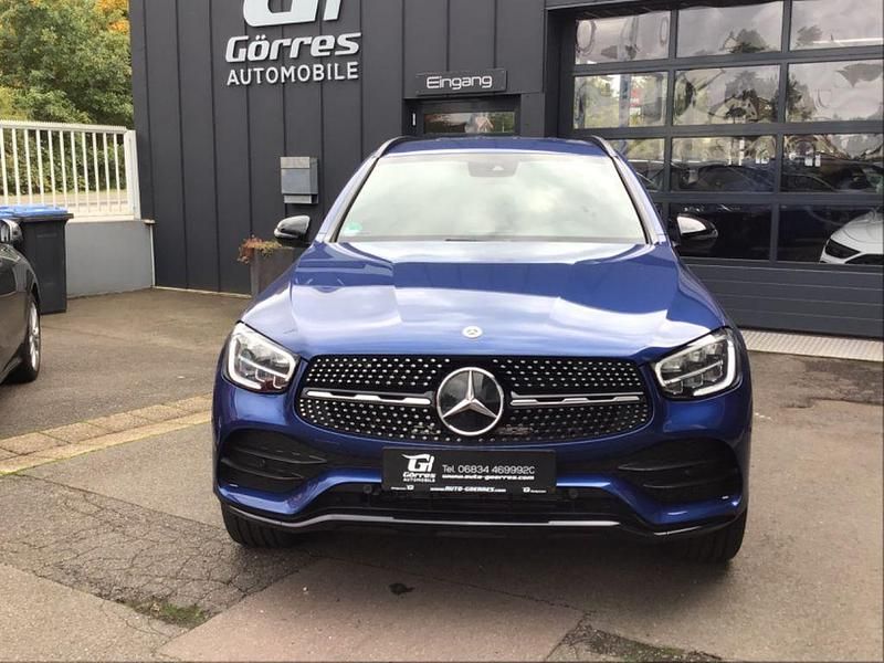 Blau Gebraucht 2021 Mercedes GLC300e AMG line SUV | 39.900 € (Fairer Preis) - Bild 1/4