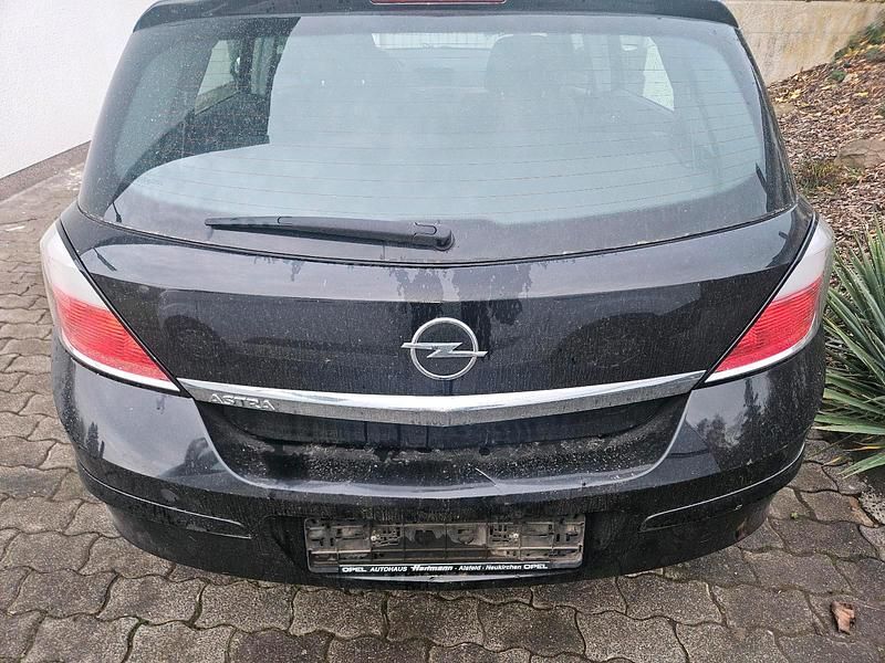 Schwarz Gebraucht 2004 Opel Astra Kleinwagen | 1.599 € (Superpreis) - Bild 1/4