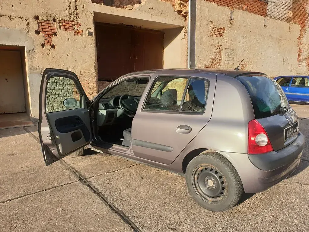 Gebraucht Renault Clio II 75 PS (55 kW) 2003 Grau Limousine