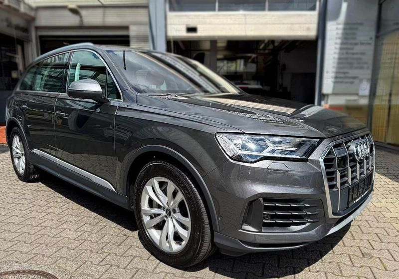 Grau Gebraucht 2021 Audi Q7 SUV | 46.290 € - Bild 1/4