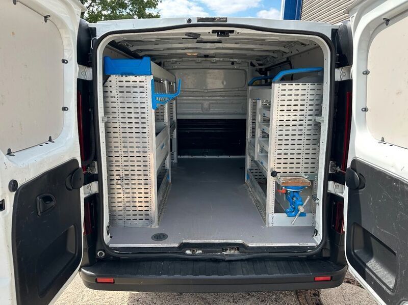 Weiß Gebraucht 2018 Opel Vivaro Van | 14.600 € (Fairer Preis) - Bild 1/4