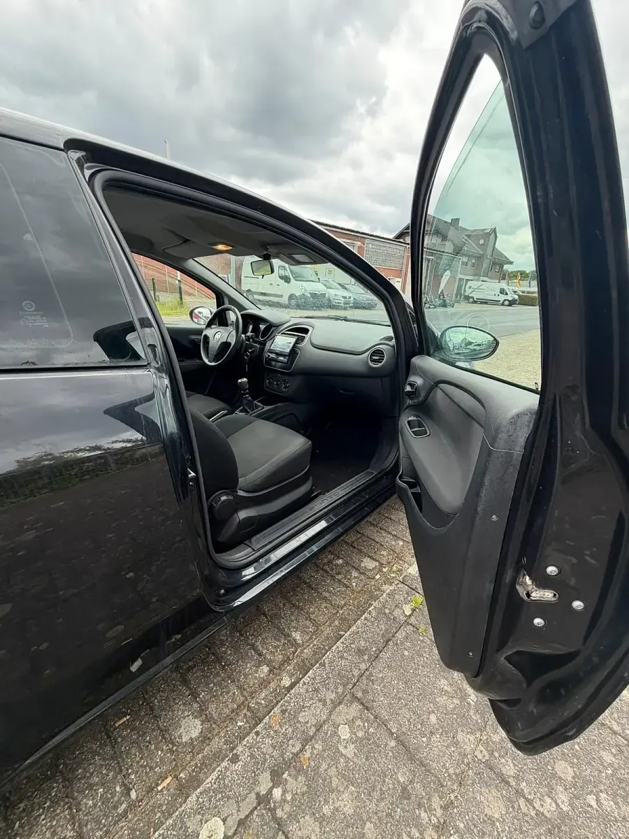 Usata Fiat Punto 74 CV (54 kW) 2014 Nero Utilitaria