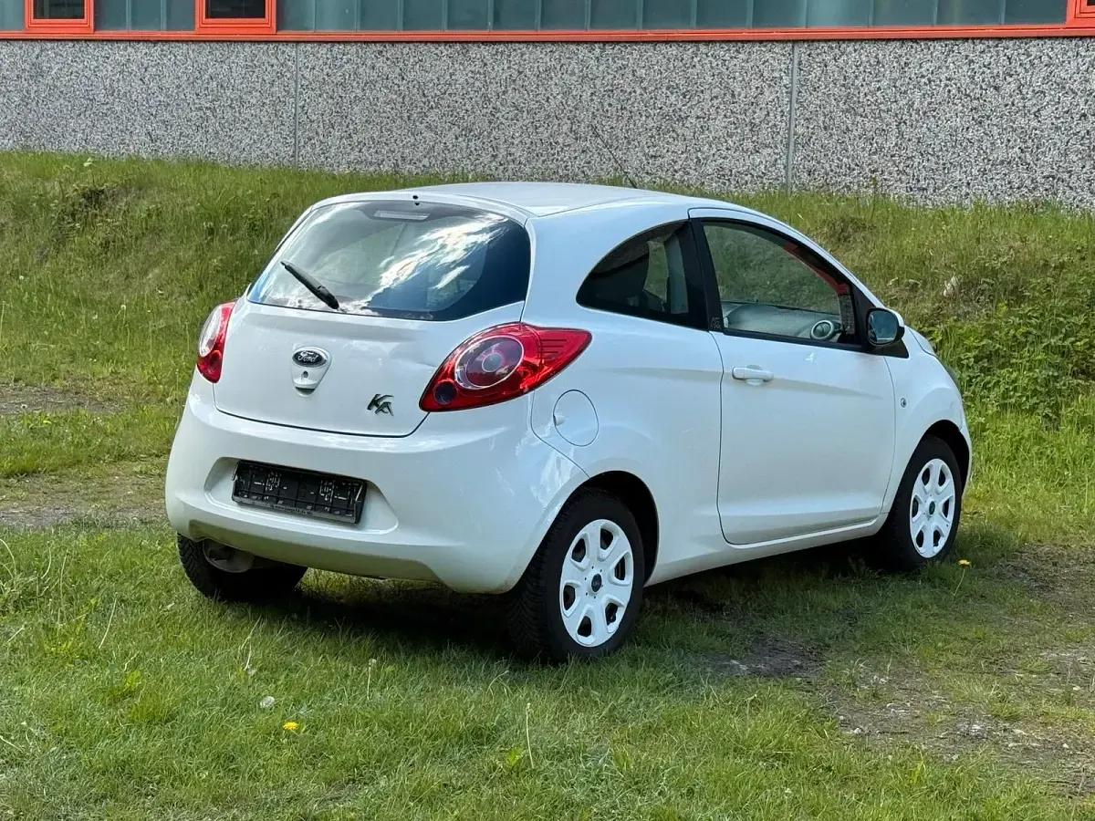 Gebraucht Ford Ka Plus Ambiente 69 PS (50 kW) 2013 Weiß Kleinwagen