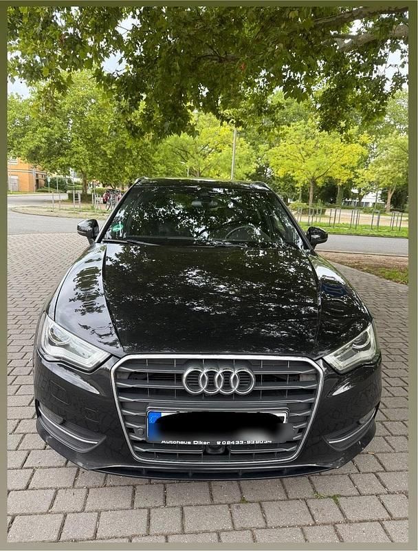 Schwarz Gebraucht 2013 Audi A3 Ambition Kombi | 12.700 € (Teuer) - Bild 1/4