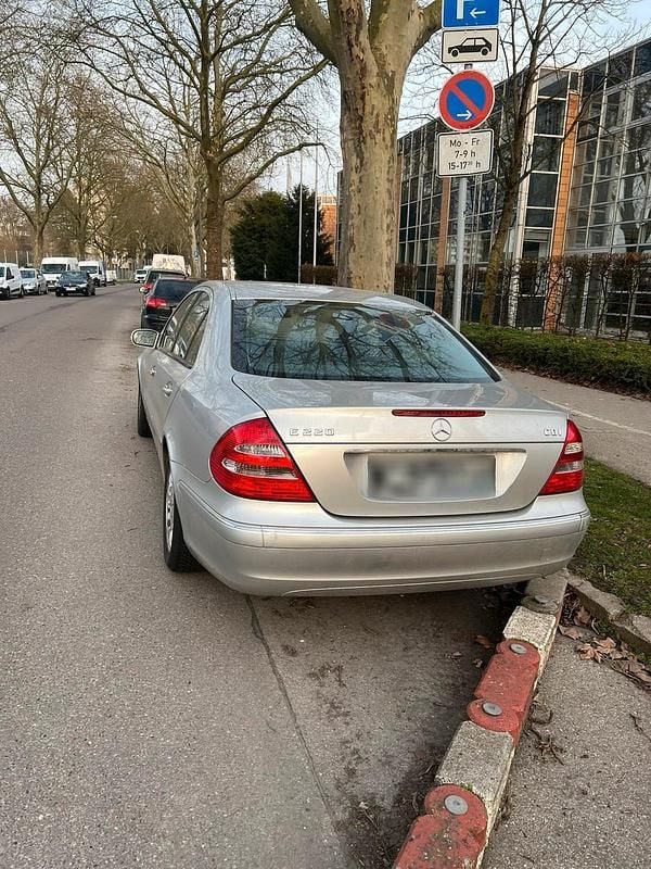 Gebraucht Mercedes E220 150 PS (110 kW) 2004 Silber Limousine