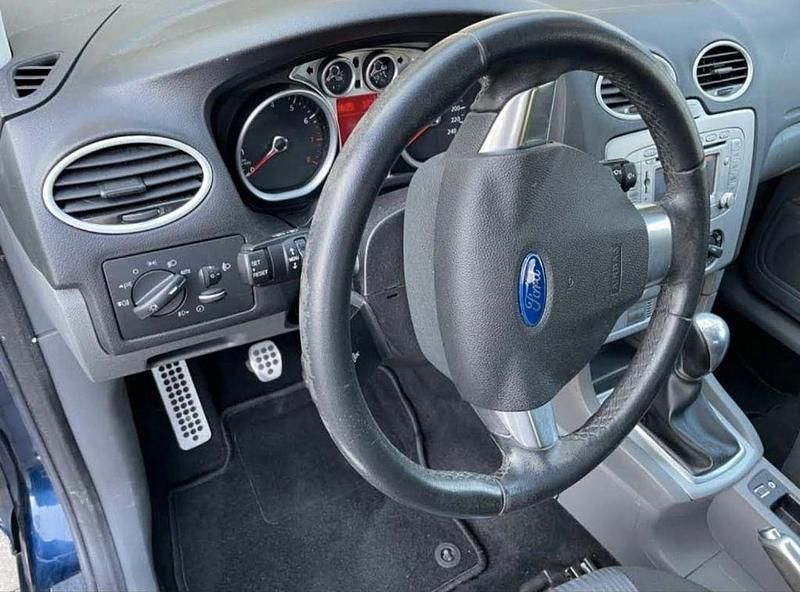 Gebraucht Ford Focus Sport 101 PS (74 kW) 2010 Blau Limousine