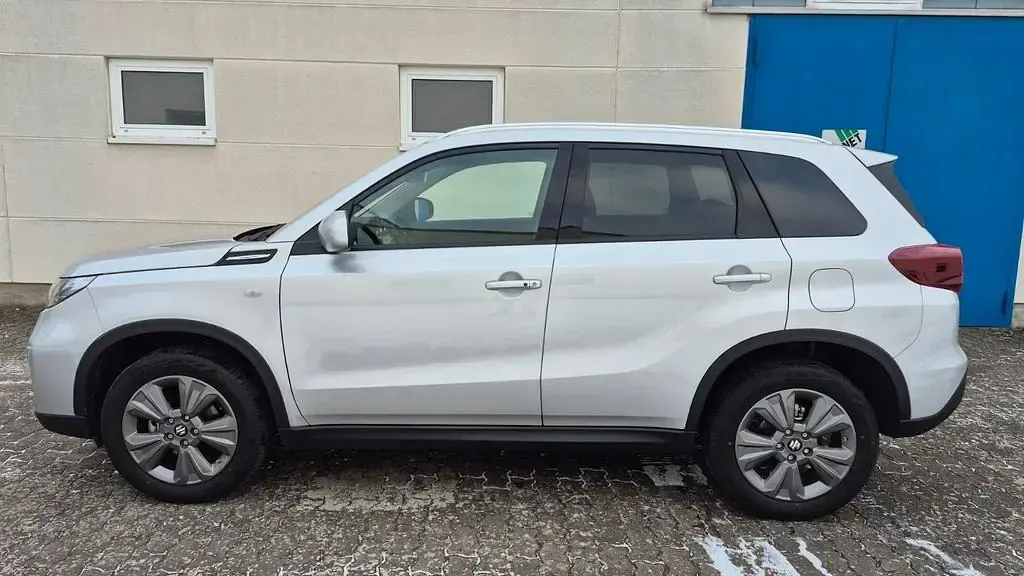 Gebraucht Suzuki Vitara Comfort 110 PS (80 kW) 2025 Silber SUV