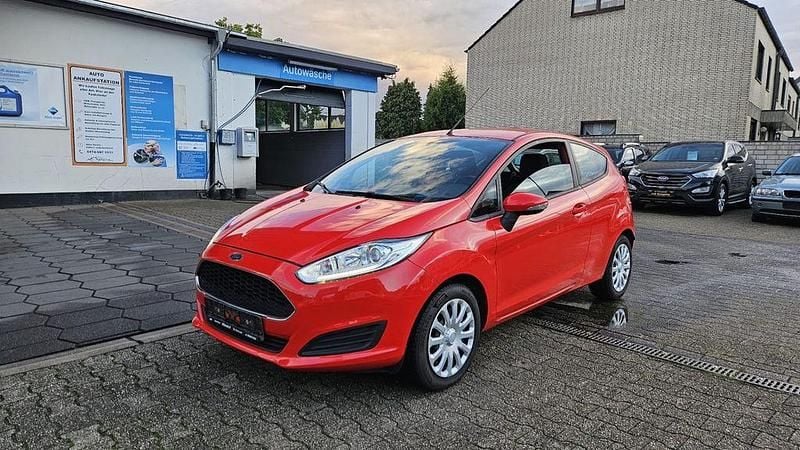 Rot Gebraucht 2016 Ford Fiesta Trend Kleinwagen | 3.990 € (Guter Preis) - Bild 1/4