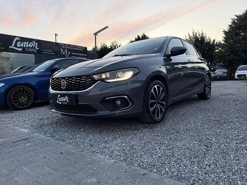 Grau Gebraucht 2020 Fiat Tipo Lounge Limousine | 10.990 € (Guter Preis) - Bild 1/4