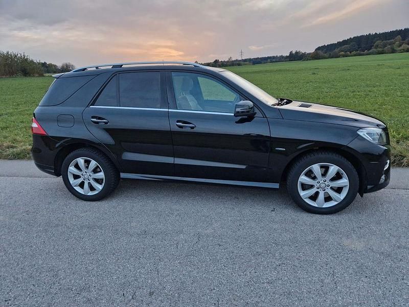 Gebraucht Mercedes ML350 326 PS (239 kW) 2012 Schwarz SUV