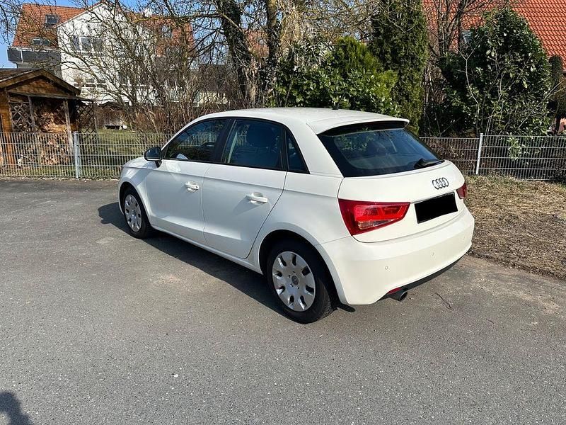 Gebraucht Audi A1 Sportback Ambition 105 PS (77 kW) 2013 Weiß Kleinwagen