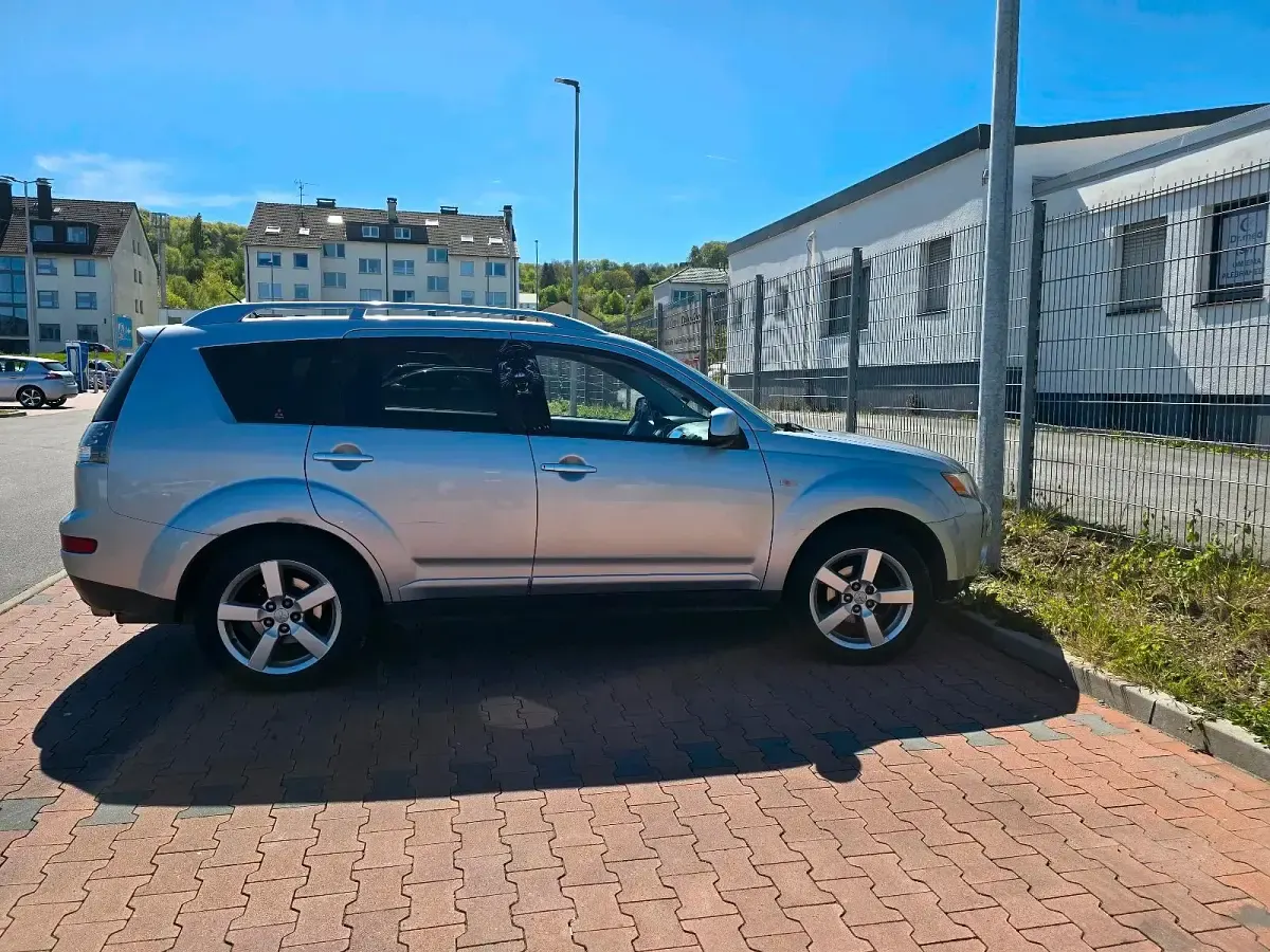Gebraucht Mitsubishi Outlander 170 PS (125 kW) 2008 Grau SUV