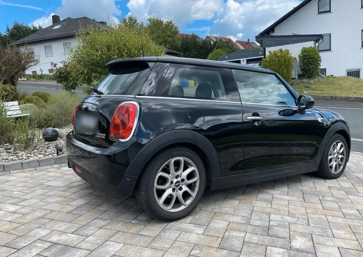 Gebraucht Mini Cooper Pepper 136 PS (100 kW) 2016 Schwarz Kleinwagen