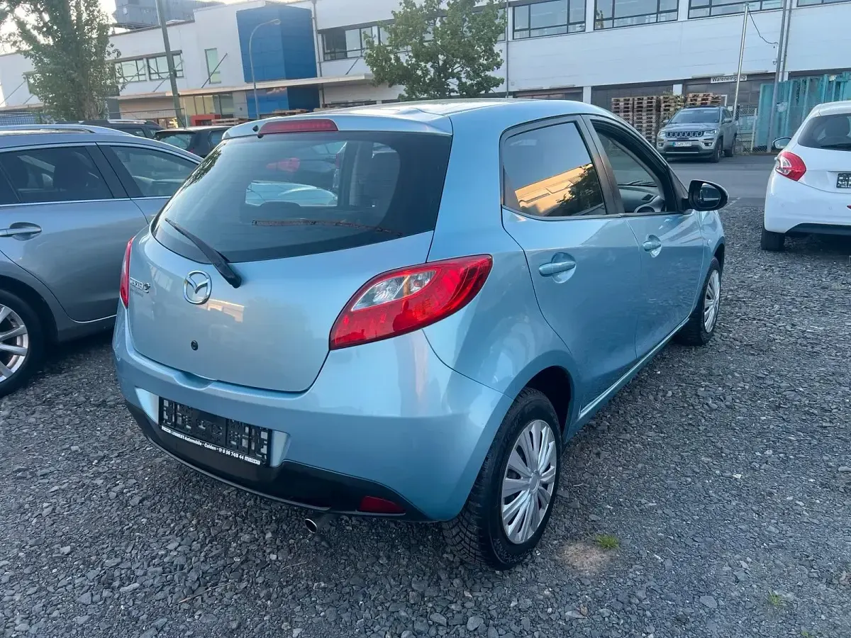 Usata Mazda 2 75 CV (55 kW) 2010 Blu Utilitaria