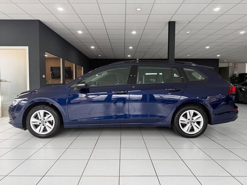Gebraucht VW Golf VIII Life 150 PS (110 kW) 2023 Blau Kombi