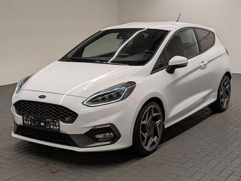Frostweiß Gebraucht 2018 Ford Fiesta ST Kleinwagen | 17.980 € (Fairer Preis) - Bild 1/4