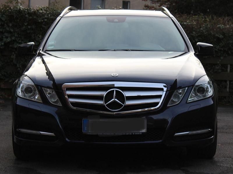 Gebraucht Mercedes E200 Avantgarde 184 PS (135 kW) 2012 Blau Kombi