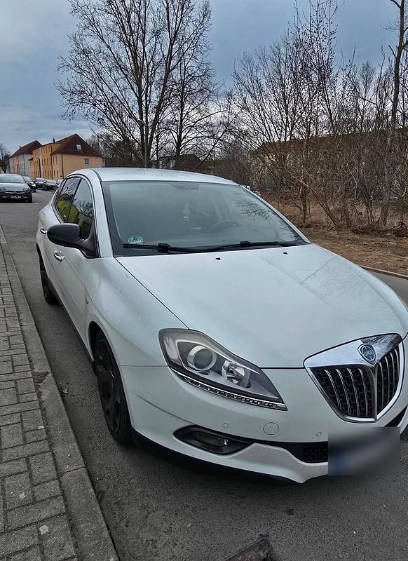 Gebraucht Lancia Delta 120 PS (88 kW) 2012 Weiß Kleinwagen