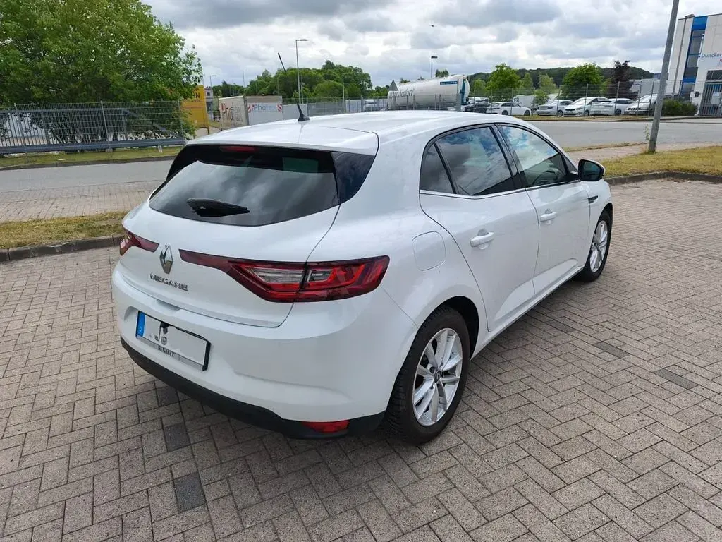Gebraucht Renault Mégane 101 PS (74 kW) 2017 Weiß Limousine