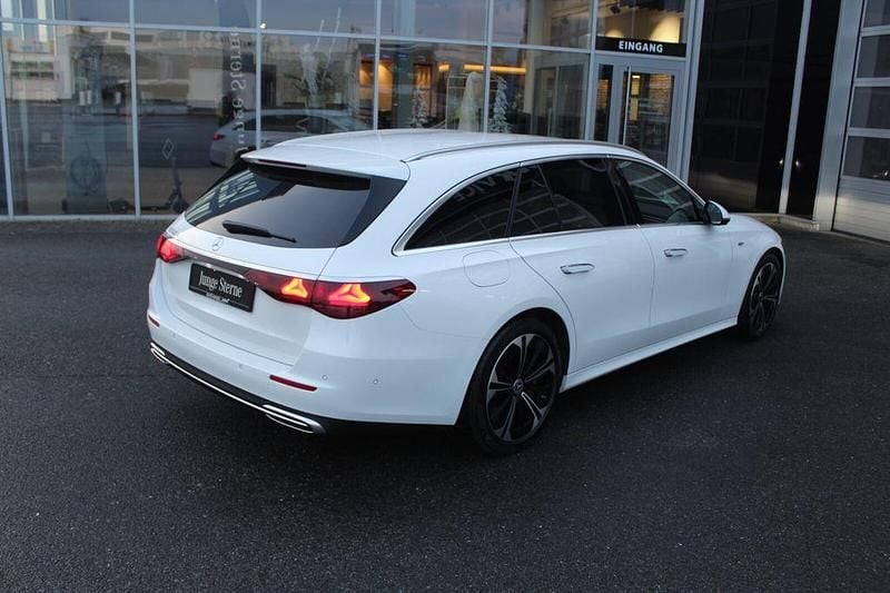 Gebraucht Mercedes E300 Avantgarde 313 PS (230 kW) 2025 Weiß Kombi