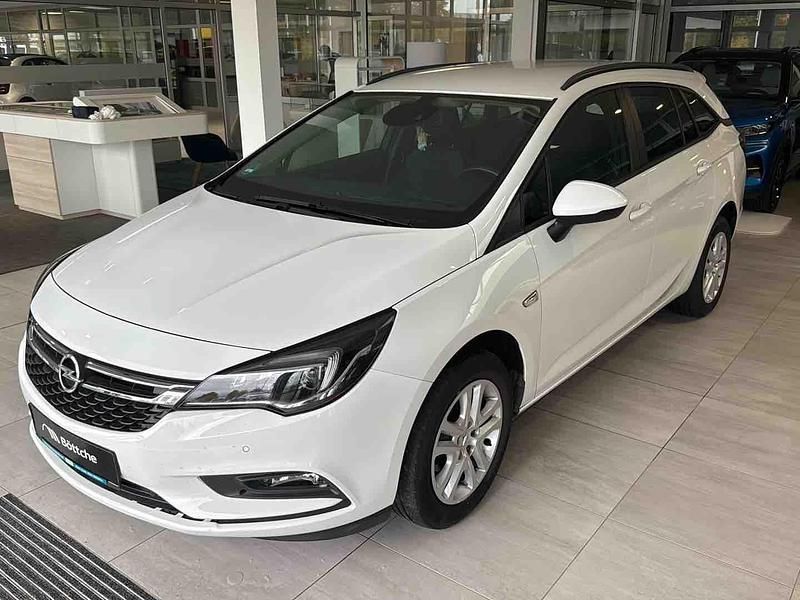 Schneeweiss/summitwhite/arctic Gebraucht 2018 Opel Astra | 8.990 € (Guter Preis) - Bild 1/4
