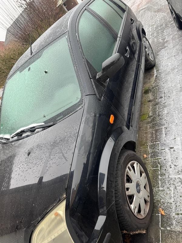 Schwarz Gebraucht 2003 Ford Fusion Kleinwagen | 700 € (Guter Preis) - Bild 1/4