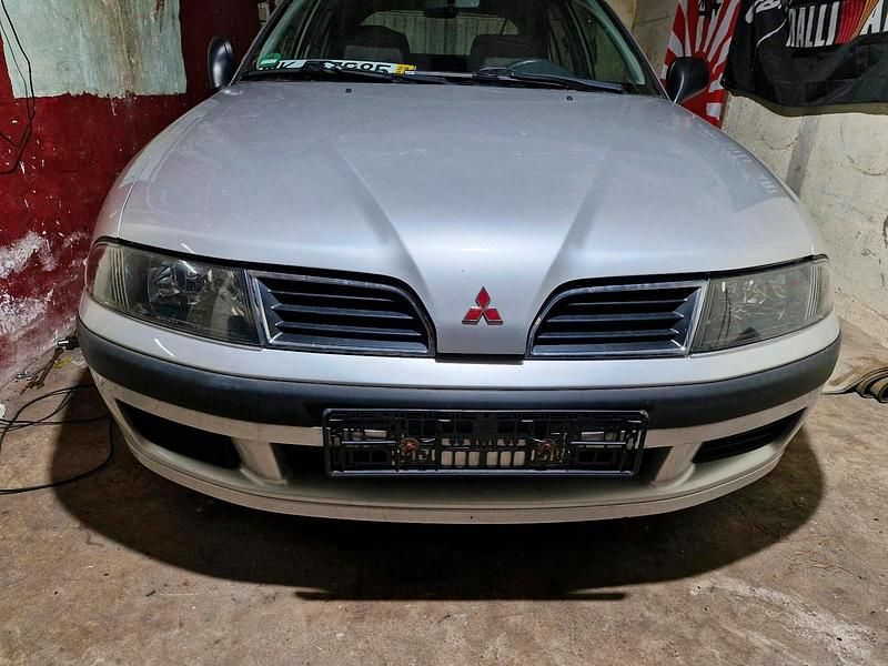 Silber Gebraucht 2002 Mitsubishi Carisma Limousine | 1.600 € (Guter Preis) - Bild 1/4