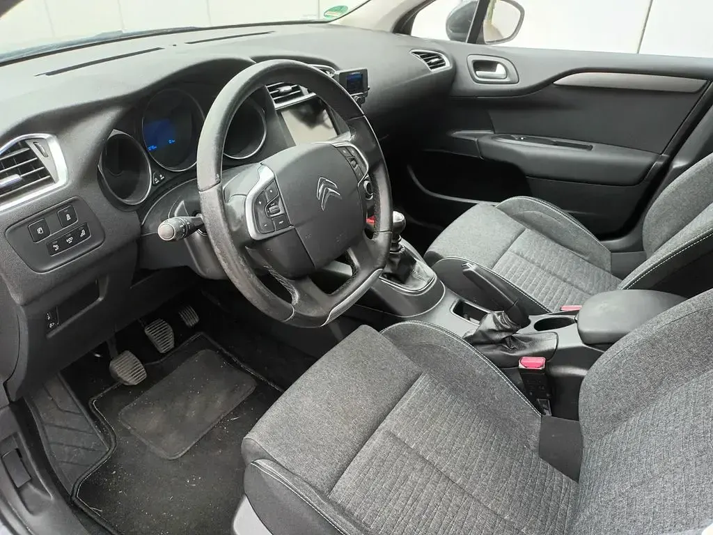 Gebraucht Citroën C4 SELECTION 131 PS (96 kW) 2017 Schwarz Limousine