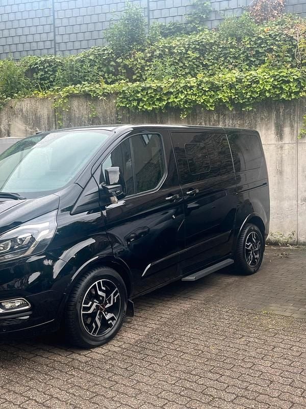 Schwarz Gebraucht 2018 Ford Tourneo Custom Titanium X Van / Kleinbus | 23.900 € (Guter Preis) - Bild 1/4