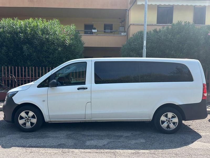 Weiß Gebraucht 2016 Mercedes Vito Van / Kleinbus | 13.750 € - Bild 1/4