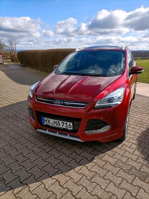 Gebraucht Ford Kuga Titanium 180 PS (132 kW) 2016 Rot SUV