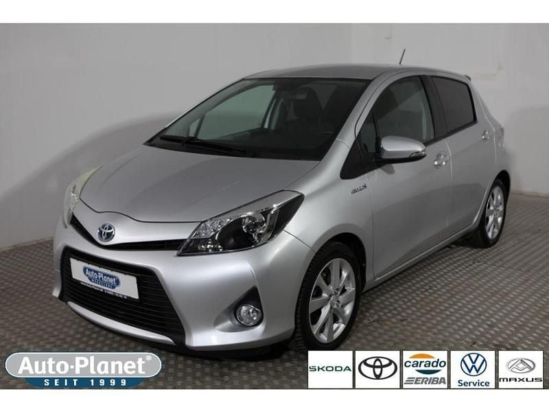 Silber Gebraucht 2013 Toyota Yaris Hybrid Club Kleinwagen | 9.990 € (Fairer Preis) - Bild 1/4