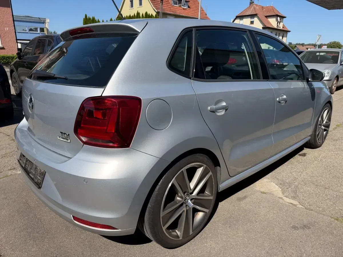 Gebraucht VW Polo Comfortline 90 PS (66 kW) 2015 Silber Kleinwagen