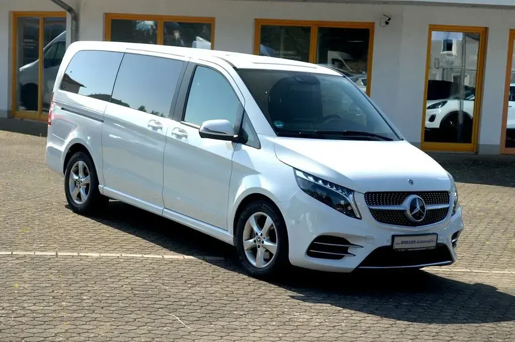 Gebraucht Mercedes V220 AMG line 163 PS (119 kW) 2023 Weiß Van / Kleinbus