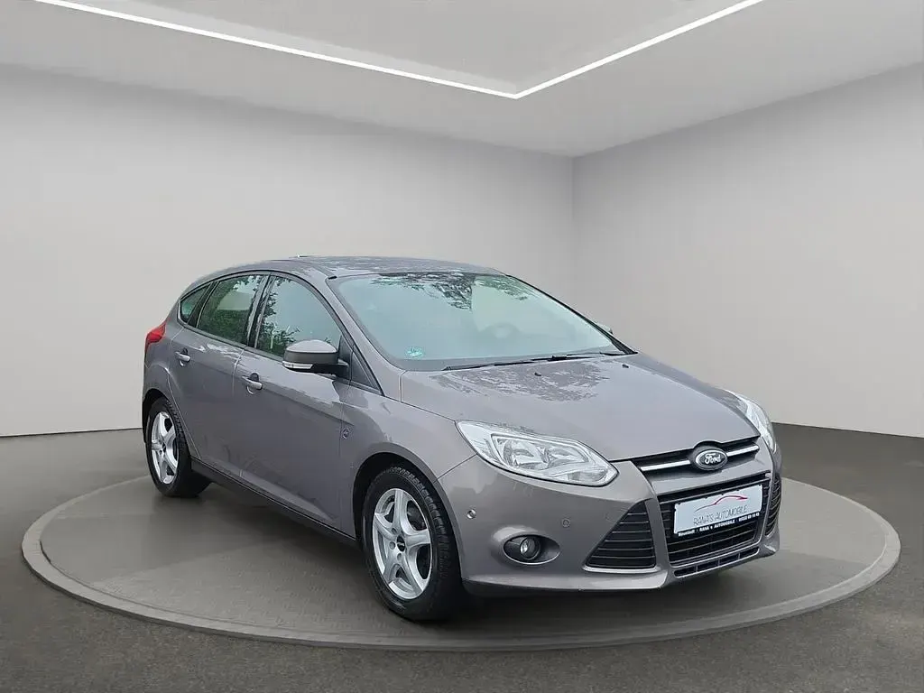 Używany Ford Focus SYNC Edition 125 KM (91 kW) 2014 Brązowy Sedan/Limuzyna