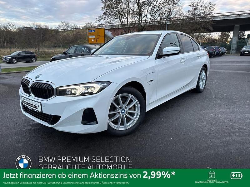 Alpinweiß uni Gebraucht 2022 BMW 320e Limousine | 28.948 € (Fairer Preis) - Bild 1/4