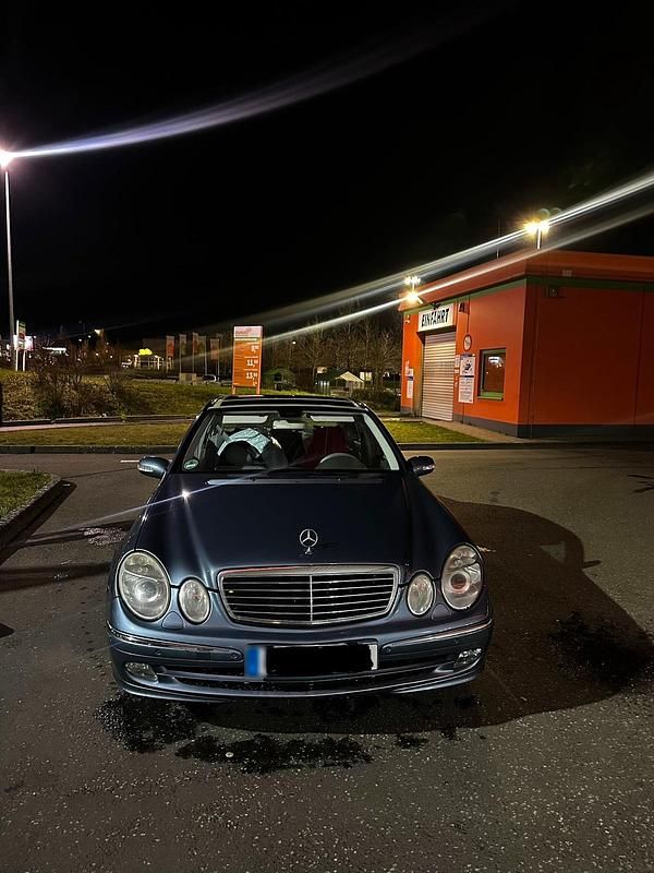 Gebraucht Mercedes E200 163 PS (119 kW) 2003 Blau Limousine