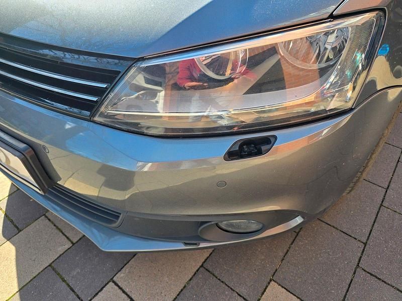 Gebraucht VW Jetta Comfortline 105 PS (77 kW) 2011 Grau Limousine