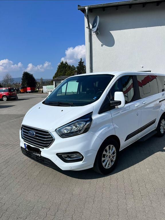 Gebraucht Ford Tourneo 131 PS (96 kW) 2020 Weiß Van / Kleinbus