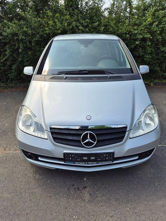 Gebraucht Mercedes A160 95 PS (69 kW) 2011 Silber Limousine