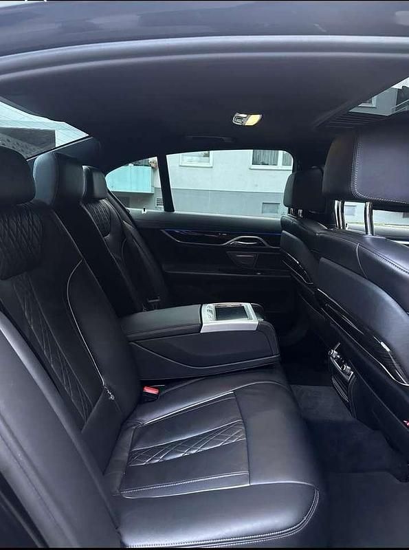 Gebraucht BMW 740 M Sport 340 PS (250 kW) 2017 Schwarz Limousine