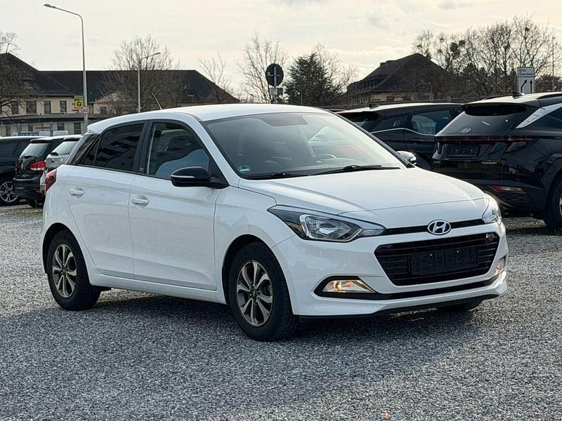 Gebraucht Hyundai i20 84 PS (61 kW) 2018 Weiß Limousine