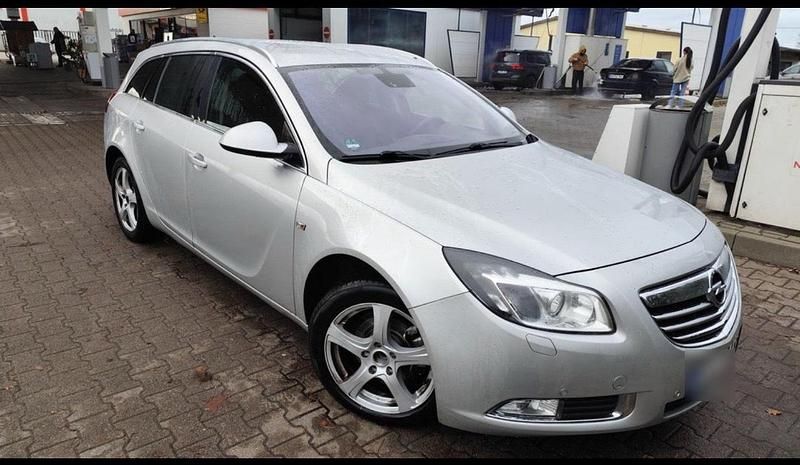 Gebraucht Opel Insignia 130 PS (95 kW) 2011 Silber Kombi