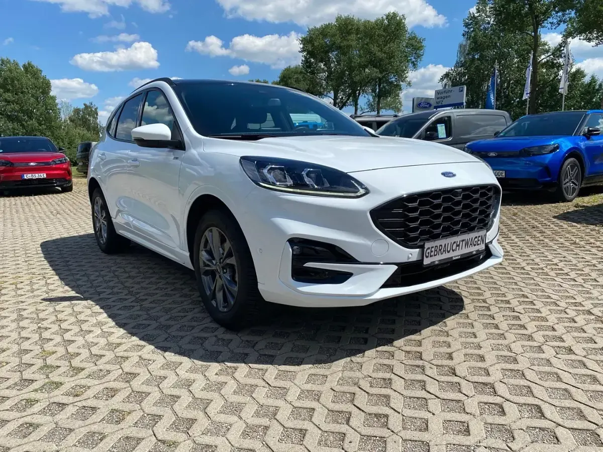 Gebraucht Ford Kuga ST-Line 224 PS (164 kW) 2022 Frozen white (weiss) SUV
