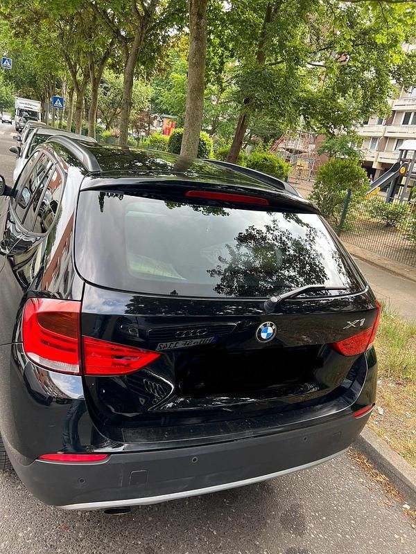 Schwarz Gebraucht 2011 BMW X1 SUV | 9.499 € (Fairer Preis) - Bild 1/4